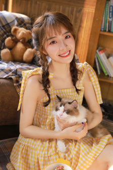 一男一女打扑克牌